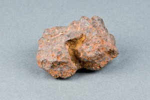 Subasta 508 – Mayo 2014. Lote n. 272: Meteorito, 11 x 10 x 6. Peso: 1,688 kg. Salida: 275€. Foto: Durán Arte y Subastas.
