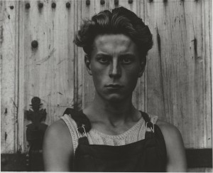 Paul Strand. Young Boy, Gondeville, Charente, France, 1951-1960. Fundación Mapfre, Madrid, 2015.